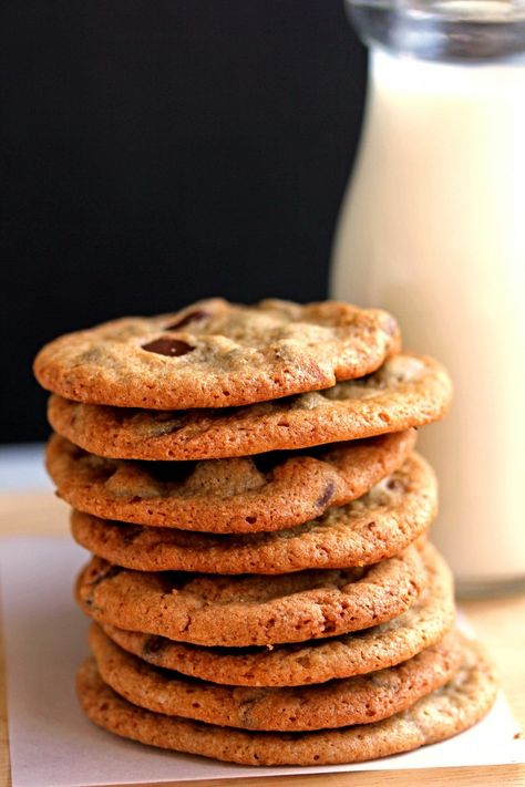 crispy chocolate chip cookies Buttery Chocolate Chip Cookies, Crunchy Chocolate Chip Cookies, Crispy Chocolate Chip Cookies, Grandbaby Cakes, Cookie Recipe Video, Crunchy Chocolate, Vegan Chocolate Chip Cookies, Chocolate Chip Cookies Recipe, Crispy Cookies