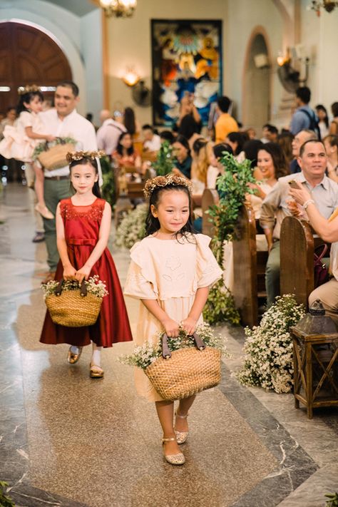 Rustic Wedding Philippines, Wedding Entourage Flowers, Tropical Wedding Philippines, Pinoy Wedding Ideas, Philippine Wedding Ideas, Traditional Filipino Wedding Theme, Filipino Wedding Aesthetic, Filipiniana Wedding Theme Entourage, Rustic Filipiniana Wedding Theme