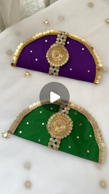 Patrika Lekhan Decoration, Diy Engagement Decorations, Gifting Money, Shagun Envelopes, Wedding Gift Items, Fancy Envelopes, Thali Decoration Ideas, Gifts Wrapping, Gift Wrapping Inspiration