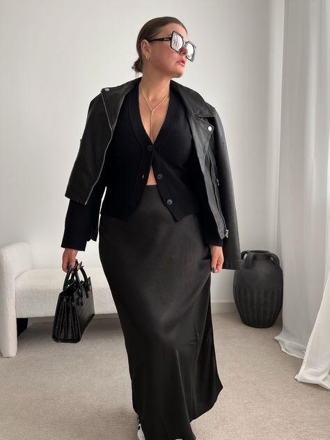 Satin Fall Outfit, Plus Size Sophisticated Outfits, Black Skirt Curvy Outfit, All Black Fall Outfits Black Women, Silk Skirt Outfit Casual Plus Size, Plus Size Outfits With Skirts, Mid Size All Black Outfit, Black Boots Outfit Plus Size, Mid Size Holiday Party Outfit