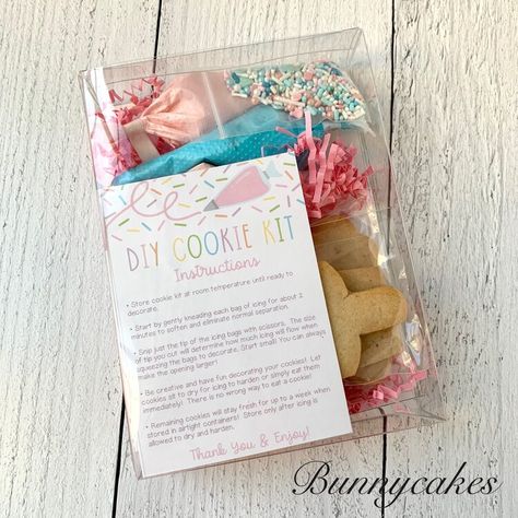 Christmas Cookie Kits Diy, Diy Cookie Decorating Kit For Kids, Cookie Kits Packaging, Cookie Decorating Boxes, Marshmallow Animals, Diy Cookie Decorating Kit, Sweets Business, Diy Sugar Cookies, Sugar Cookie Kit