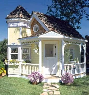 Victorian Playhouse, Design Case Mici, Tiny Cottages, Wohne Im Tiny House, Indoor Playhouse, Build A Playhouse, Tiny Cottage, Yellow House, Casas Coloniales