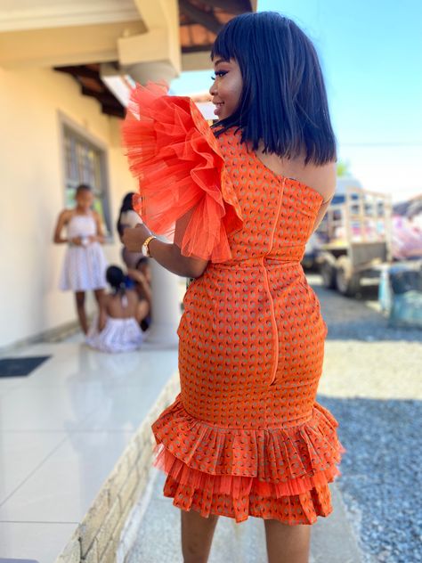 Orange Shweshwe Dresses, Orange Traditional Dresses, South African Traditional Dresses, Ankara Tops, Shweshwe Dresses, Traditional Attires, Traditional Dresses Designs, Clothing Business, Ankara Gown Styles