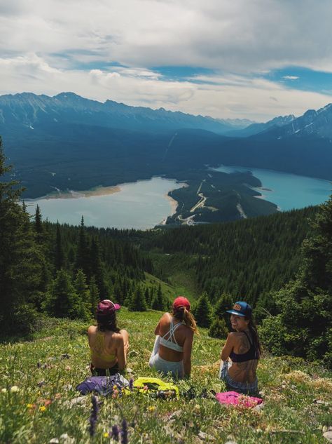 14 Breathtaking Hikes in Kananaskis You Can’t Afford to Miss! https://www.elitejetsetter.com/best-hikes-in-kananaskis/ Hiking Pictures, Hiking Aesthetic, Adventure Aesthetic, Images Esthétiques, After Life, Summer Bucket Lists, Banff National Park, Summer Bucket, Best Hikes