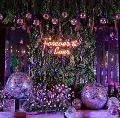 Disco Fairy Aesthetic, Tropical Party Decorations Elegant, Tropical Disco Wedding, Jungle Disco, Ambience Decor, Cocktail Party Decor, Tropical Glam, Cocktail Decoration, Engagement Decor