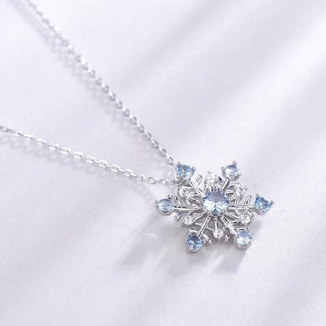 Blue Zircon Jewelry, Blue Silver Jewelry, Light Blue Jewelry, Gold Snowflake Necklace, Snowflake Jewelry, Necklace White Gold, Pretty Jewelry Necklaces, Snowflake Necklace, Snowflake Pendant