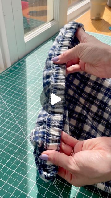 Sewing Skirts For Beginners, Elastic Waistband Tutorial, Elastic For Sewing, Material Crafts, Pants Tutorial, Sewing Patterns Free Women, Zig Zag Stitch, Diy Clothes Hacks, Sewing Shorts