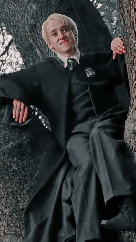 Drako Malfoy, Stile Harry Potter, Draco Malfoy Hot, Draco Malfoy Imagines, Draco Malfoy Fanart, Tapeta Harry Potter, Harry Draco, Draco Malfoy Aesthetic, Buku Harry Potter