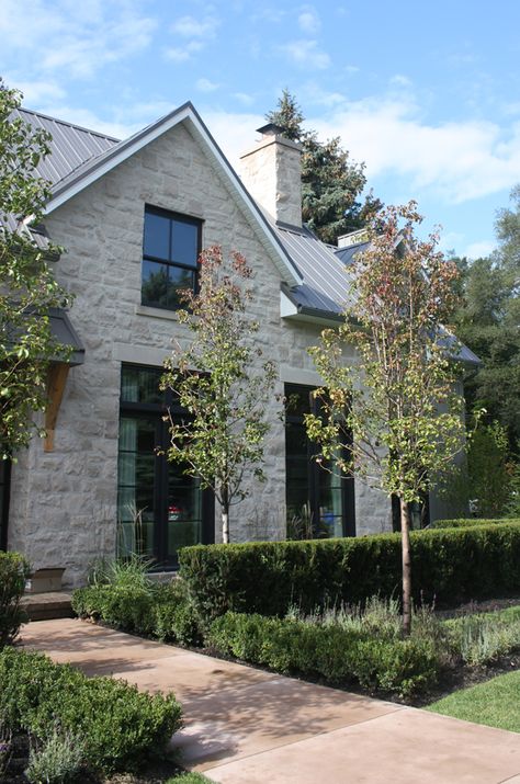 Great Farmhouse- limestone, tin roof, black windows, I love just about everything about this house. New house that looks like it's been there forever :) Modern Limestone Exterior, Urban Farmhouse Exterior, Rock Exterior, Rustic Farmhouse Exterior, Modern Farmhouse Exterior Design, Farmhouse Exterior Design, Exterior Design Ideas, Urban Farmhouse, Casas Coloniales