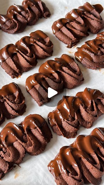 Shivesh Bhatia on Instagram: "Episode 17 of #NoOvenNoProblem ☀, a series where I make your favourite desserts at home WITHOUT an oven 💁🏻‍♂Nothing better than soft, melt-in-mouth chocolate butter cookies right? Made with a handful of ingredients, this no-oven version is just the way to satisfy those cookie cravings without much hassle 🥰🤌🏻

Comment COOKIES to get the full recipe in your DMs ❤️❤️

bake with shivesh, bake with shivesh, no oven, cookies, butter cookies, chocolate cookies, baking, eggless baking, eggless recipes, cake, desserts, quick recipes, yummy, quick cake recipe, august, yummy" Cookies Without Butter, Desserts At Home, Bake With Shivesh, Desserts Quick, Eggless Cookies, Oven Recipe, Quick Cake, Eggless Recipes, Baking Goods