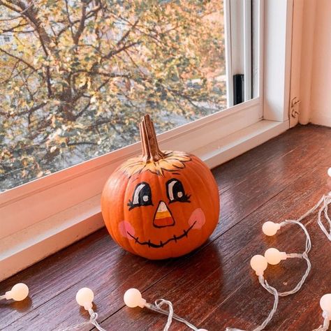 Pumpkin Painting Ideas Scarecrow, Scarecrow Pumpkin Painting Ideas, Pumpkin Painting Ideas Fall Cute Easy, Scarecrow Painted Pumpkin, Pumpkin Painting Ideas Thanksgiving, Painted Orange Pumpkins, Painted Pumpkin Aesthetic, Pumpkin Painting Ideas Orange, Cute Halloween Pumpkins Painting