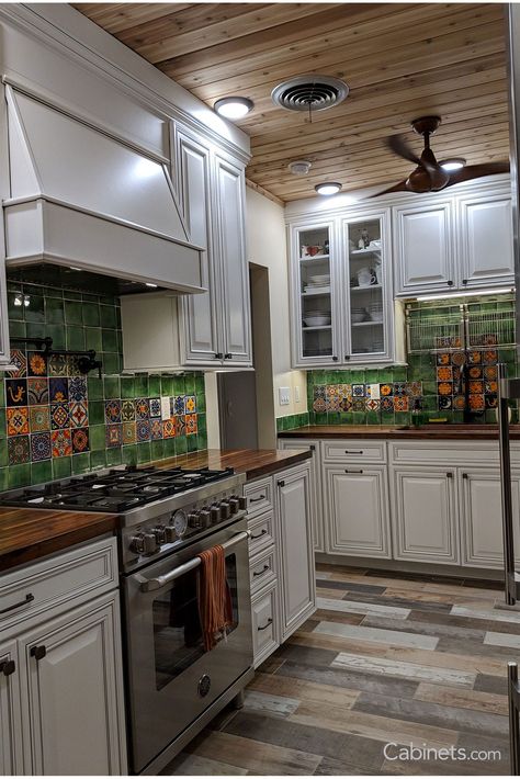 Kitchen Mexican Style, Talavera Tile Kitchen, Mexican Tile Backsplash, Mexican Tile Kitchen, Mexican Style Kitchens, Spanish Style Kitchen, Tile Kitchen Backsplash, Mexican Kitchen Decor, Mexican Home Decor