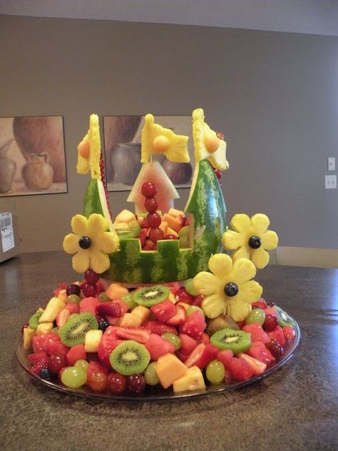 16 Most Creative Watermelon Fruit Salads | Pretty My Party Watermelon Fruit Salad, Fruit Platters, Fruit Centerpieces, Fruit Creations, Decorações Com Comidas, Watermelon Carving, Fruit Displays, Fruit Kabobs, Fruit Display