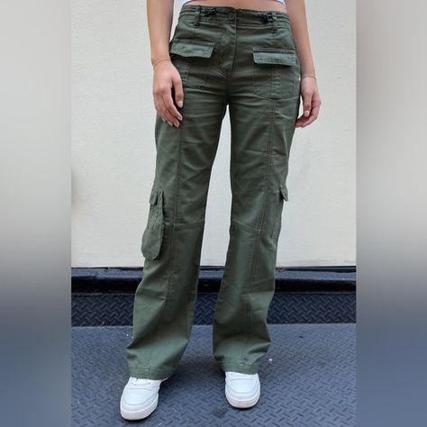 brandy cargo pants Kim Cargo Pants, Brandy Melville Cargo Pants, Brandy Sweatpants, Green Cargo Pants Outfit, Kim Pants, Y2k Trousers, Brandy Melville Pants, Retro Streetwear, Cargo Pants Outfit