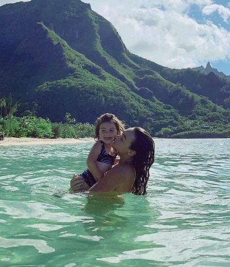 Mom And Daughter Pics Aesthetic, Mom And Baby Beach Aesthetic, Mother Daughter Astethic, Young Mum Aesthetic, Mum And Daughter Aesthetic, Girl Mom Aesthetic, Mom And Daughter Aesthetic, Mother Daughter Aesthetic, Lauren Asher Aesthetic