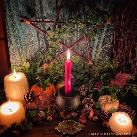 My little altar set up for Yule last year. Im sure I will do another this year as my little boy has started to take an interest. #yule #wintersolstice #yulealtar #witch #witchcraft #witchcore #witchythings #witchyvibes Yule Wands, Yule Alter, Winter Altar, Folk Witch, Yule Witch, Pagan Celebrations, Yule Altar, Yule Traditions, Pagan Calendar