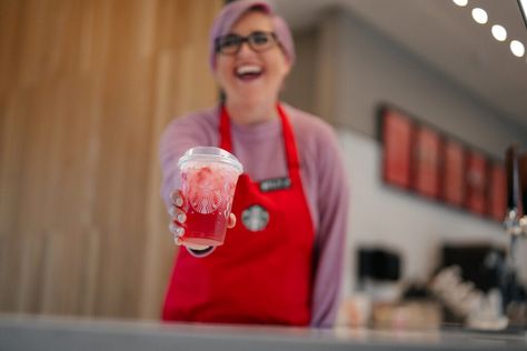 Cran-Merry & bright: Introducing Starbucks newest holiday drinks Bliss Bar, Cranberry Bliss Bars, Holiday Beverages, Starbucks Menu, Starbucks Reserve, Arabica Coffee Beans, Starbucks Refreshers, Starbucks Copycat, Holiday Menus