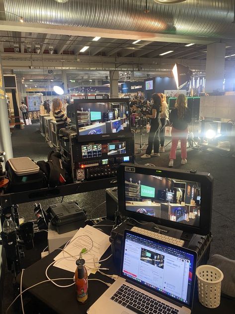 Behind the scenes shared by @guerillafilmmakers Monitor: SEETEC SC173-HSD-56 #seetecmonitor #broadcastmonitor #visionmixer #videodirector #cameramonitor #videomonitor #cameraview #cameraman #contentcreate #filmmaking #cameraoperator #camerarig #Producer #filmmaker #monitor #switcher #camerasetup #videoproduction #videoproductioncompany #streaming #streamingsetup Tv Producer Aesthetic, Cameraman Aesthetic, Film Producer Aesthetic, Screenwriter Aesthetic, Filmmaker Aesthetic, Creative Director Aesthetic, Behind The Scenes Aesthetic, Filmmaking Aesthetic, Film Major