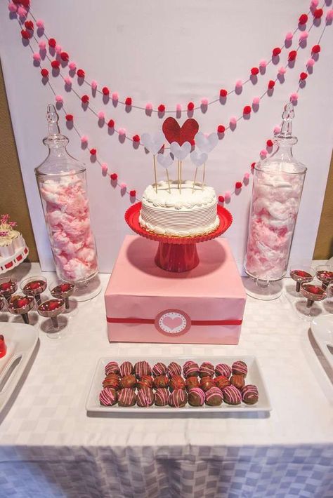 Valentines Day baby shower party dessert table! See more party planning ideas at CatchMyParty.com! Valentines Gender Reveal, Valentines Theme Party, February Baby Showers, Valentines Baby Shower, Valentinstag Party, Party Dessert Table, Shower Desserts, Pasta Primavera, Dessert Party