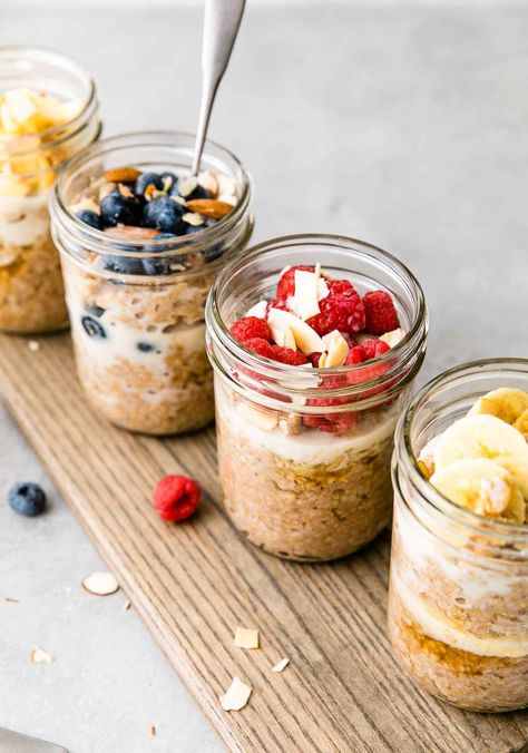 Overnight Steel Cut Oats Breakfast Jars are easy to make and can be customized to suit any taste for a healthy and delicious breakfast or grab-n-go meal!#healthyoatmeal #healthyrecipes #veganrecipes #plantbased #oatmealbreakfastjars #oatmeal #wfpb Oatmeal Breakfast Jars, Mason Jar Oatmeal, Breakfast Jars, Steel Cut Oats Overnight, Resep Oatmeal, Overnight Oatmeal Healthy, Mason Jar Breakfast, Oatmeal In A Jar, Steel Cut Oats Recipe