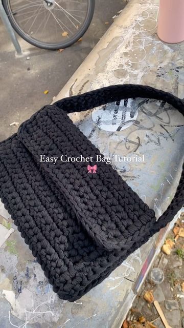 𝓫𝔂𝓰𝓪𝓵𝓴 | Crochet Patterns for Beginners on Instagram: "The “messenger bag” - a super cute and simple crochet handbag that can also be made into a crossbody! I’ve made quite a few of these now and I love them! Super easy to crochet and very beginner friendly! I have a step by step tutorial linked in my bio with photo guides for every step of the way! I can also provide video tutorials upon request! 🫶 If you’re looking for some crochet handbag / bag inspiration, give this pattern a go! The flap on this bag gives extra security to all your items! #crochet #crochethandbag #crochethandbags #crochettutorials #easycrafts #easycrochetpattern #crochetaddict #crochetersofinstagram #crochetbag #yarn #yarnaddict" Crochet Bag For Yarn, Crochet Purse With Flap, Crochet Handbags Free Patterns Tutorials, How To Crochet A Handbag, Crochet Flap Bag, Free Crochet Messenger Bag Patterns, Crochet Bag Handles Tutorials, Messenger Bag Patterns Crochet, Crochet Messenger Bag Tutorial