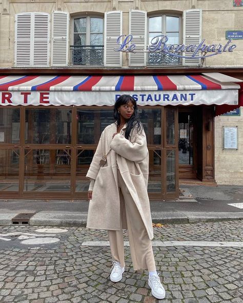 13 Loungewear Looks From NYC to Paris That Look So Elevated | Who What Wear Sweatsuit Outfits Women, Loungewear Aesthetic, Sweatsuit Outfits, Grey Sweatsuit, Flare Lounge Pants, Live In Paris, Blue Cashmere Sweater, Parisian Chic Style, Luxury Loungewear