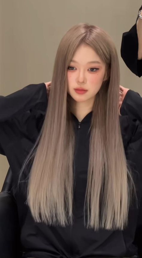 hairstyles 2024 trends Korean Hair Color 2024 Trends, Mitsuri Banner, 2024 Hair Trends For Women, Haircut Korean, Hair Styling Tips, 2024 Hair Trends, Hair Color Asian, Korean Hair Color, Hair Color Options