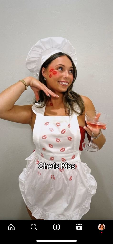 Kiss Halloween Costumes, Costume Couples, Chef Costume, Kiss Costume, Chefs Kiss, Kiss The Cook, Couple Halloween Costumes, Couples Costumes, Halloween Costume