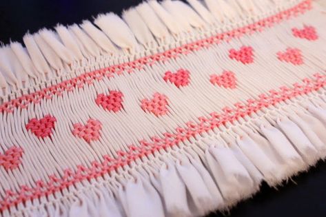 Smocking Baby, Craft Smock, Smocking Pattern, Smocking Tutorial, Smocking Plates, Smocked Baby Dresses, Heart Quilt Pattern, Smocking Patterns, Hand Smock