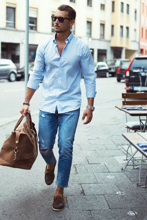 Boat Shoes Outfit, Stylish Street Style, Blue Shirt With Jeans, Casual Sunglasses, Herren Style, Mode Tips, Mens Fashion Edgy, Mens Fashion Blog, Hipster Mens Fashion