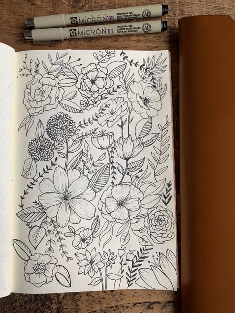 Full Page Flower Drawings, Easy Floral Sketches, Floral Pen Art, Sketchbook Art Journal Sketches Easy, Floral Pencil Sketch, Micron Pen Art Flowers, Flower Drawing Design Pattern, Fine Line Doodles, Zentangle Flower Doodles