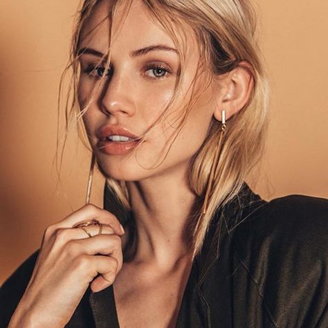 Scarlett Rose Leithold (@scarlett) • Instagram photos and videos Scarlett Rose Leithold, Daisy Calloway, Scarlett Leithold, Scarlett Rose, First Down, Model Aesthetic, Blonde Bombshell, Blonde Color, East London