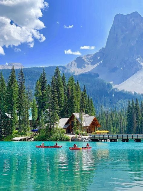 Yoho National Park, Banff Canada, Emerald Lake, Beautiful Travel Destinations, Dream Travel Destinations, Beautiful Places To Travel, Canada Travel, Beautiful Places To Visit, Travel Aesthetic