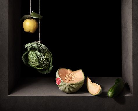 Recreating an 18th century Spanish still life painting. Juan Sanchez Cotan Juan Sanchez Cotan, Amazing Food Photography, Edward Weston, Martin Parr, Garden Drawing, Art Exhibits, Fruit Photography, Still Life Painting, Still Life Photography