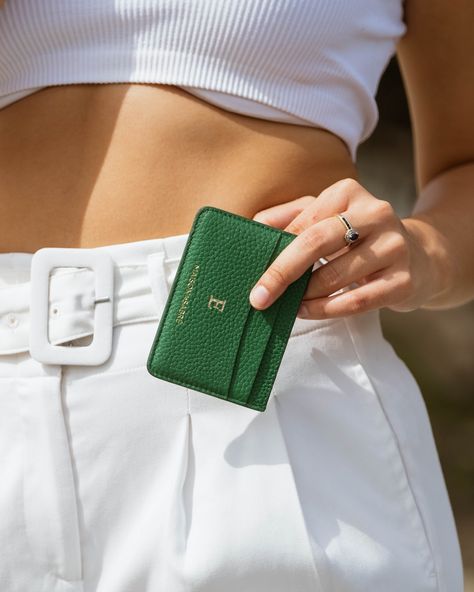 Emerald Green Card Holder $89. We love the way our monogram shines on our vibrant coloured cases 💫 #エメラルドグリーン #カードケース #レザー小物 #オーストラリア #海外ブランド Women Card Holder, Card Holder Ideas, Cardholder Wallet, Coach Fashion, Simple Wallet, Leather Card Holder Wallet, My Wallet, Diy Leather Bag, Blue Q