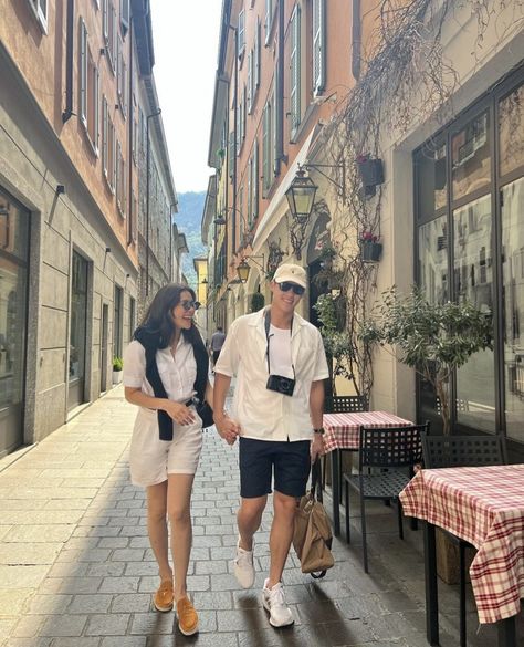 Photos In Italy, Old Money Couple, Couple Ootd, Money Couple, Ootd Couple, Kimmy Kimberley, Travel Pose, Couple Lifestyle, Mark Prin