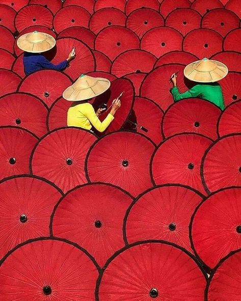 Myanmar Art, Saul Leiter, Vietnam Art, Umbrella Wedding, Photo Awards, Photography Competitions, Free Photography, Minimalist Photography, World Photography