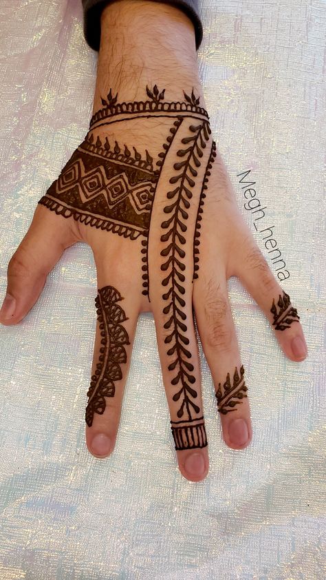 Men Henna Tattoo Hands, Male Henna Designs Hand, Henna Men Designs, Man Henna Designs, Guy Henna Design, Male Mehendi, Male Mehendi Design, Henna Designs Male, Henna For Men Simple