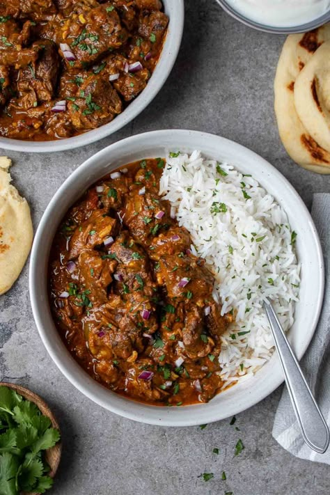 Slow Cooker Beef Curry Slow Cooker Beef Curry, Healthy Family Dinners, Beef Curry, Slow Cooker Beef, Beef Dishes, Grocery List, Meal Planner, Family Dinner, Slow Cooker Recipes