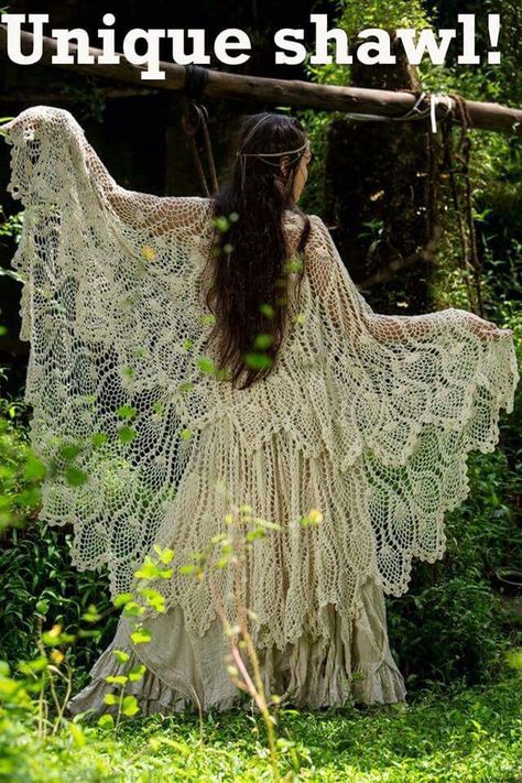 Crochet Bat, شال كروشيه, Mode Hippie, Estilo Hippie, Bohol, Crochet Shawl, Hippie Style, In The Woods, Crochet Clothes