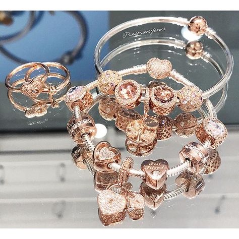 Pandora Mixed Metal Bracelet, Pandora Rose Gold Bracelet, Pandora Bangle Bracelet, Pandora Jewelry Box, Pandora Bracelet Designs, Pandora Bangle, Pandora Rose Gold, Pandora Collection, Pandora Jewelry Charms