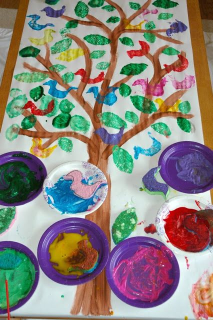 Bird or tree themed painting process art project for kids Bird Crafts Preschool, Art For Preschoolers, Tiny Bites, Toddler Themes, Art Project For Kids, Food Art For Kids, Tree Study, Montessori Toddler Activities, Woodland Art