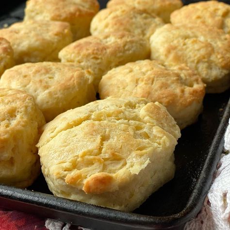 The Southern Lady Cooks on Instagram: “Mom made sour cream biscuits this morning! ❤️❤️ If you haven’t made them yet…I highly recommend that you do. They are easy and SO good. 😍…” 7up Biscuits, Stuffed Recipes, Sour Cream Biscuits, Picnic Potluck, The Southern Lady Cooks, Southern Lady Cooks, Loaf Cakes, Cream Biscuits, Biscuit Rolls