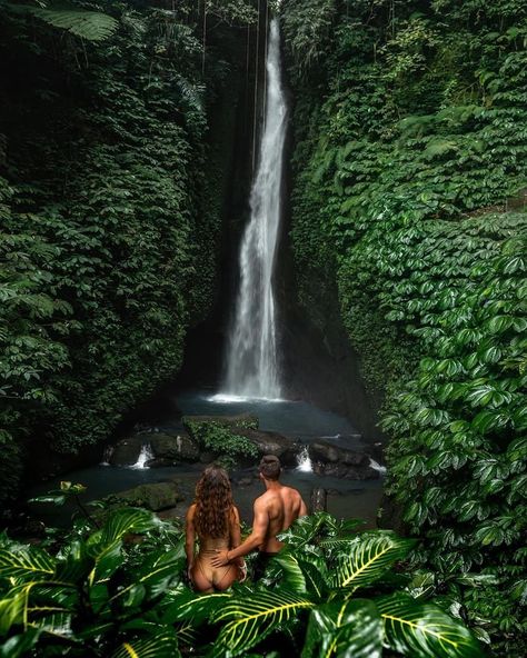 Discover Earth on Instagram: “The Leke Leke Waterfall in Bali is a great adventure for anyone looking to do a day trip away from the city. 🇮🇩 — 📍#DiscoverBali — 📸 Photo…” Couple Travel Photos, Island Wallpaper, Bali Guide, Bali Island, Air Terjun, Lake Pictures, Les Cascades, Best Hikes, Beautiful Places To Travel