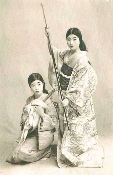 ONNA Bugeisha Female Samurai, Arte Ninja, Japan History, Japanese Warrior, Japanese History, Asian History, Japanese Geisha, Japan Culture, Samurai Art