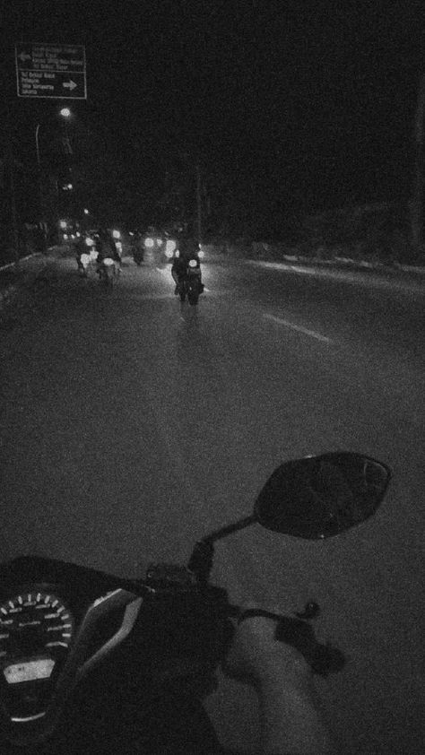 Night Scooty Rides Snap, Activa Scooty Snaps Night, Scooty Aesthetic Photo, Bike Rides Photography, Pokemon Evolutions, Night Street Photography, Gaming Profile Pictures, Night Bike Ride, Party Night Club Aesthetic