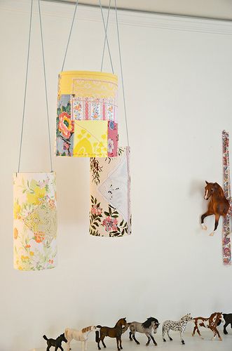 Fabric Lantern, Do It Yourself Decoration, Diy Lampe, Deco Luminaire, Folding Origami, Diy Lanterns, Diy Bricolage, The Ceiling, Pisco