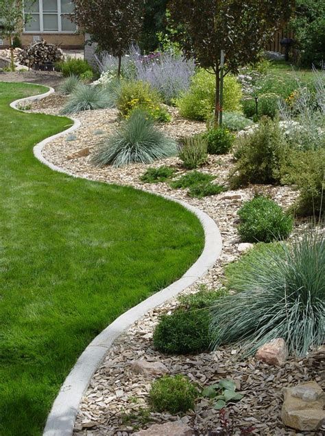 Landscape Edging Stone, Metal Garden Edging, Metal Landscape Edging, Budget Garden, Landscape Edging, Lawn Edging, Outdoor Gardens Design, Garden Edging, Garden Borders