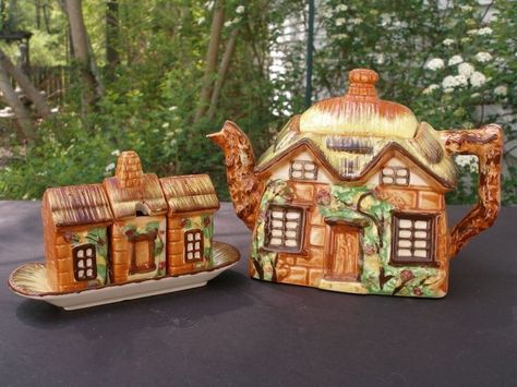 Cottage Pottery, Cottage Teapot, Wood Teapot, Teapot Cookies, Porcelain Dishes, Teapot Vintage, Cute Teapot, Novelty Teapots, Vintage Teapot