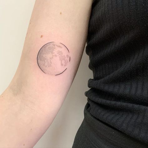 Whole Moon Tattoo, Simple Full Moon Tattoo, Pulsar Map, Full Moon Tattoo Designs, Moon Outline, Night Tattoo, Full Moon Tattoo, Matching Tats, Moon Phases Tattoo